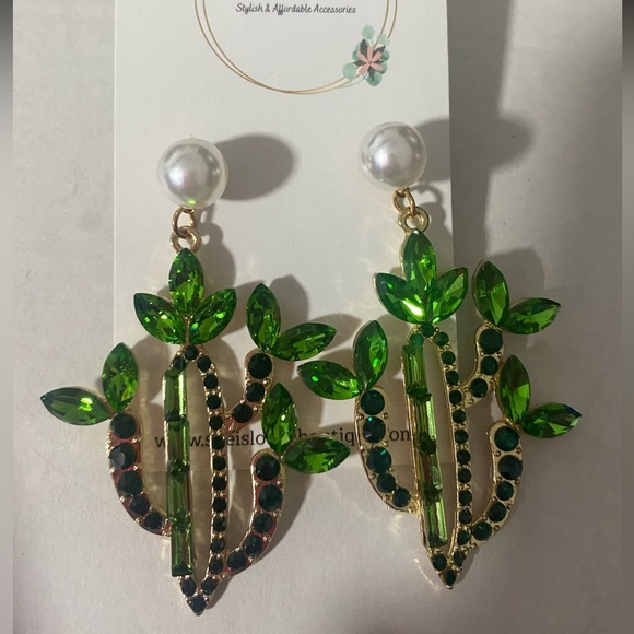 NWT Cactus Pearls Drop Earrings - Picture 3 of 5